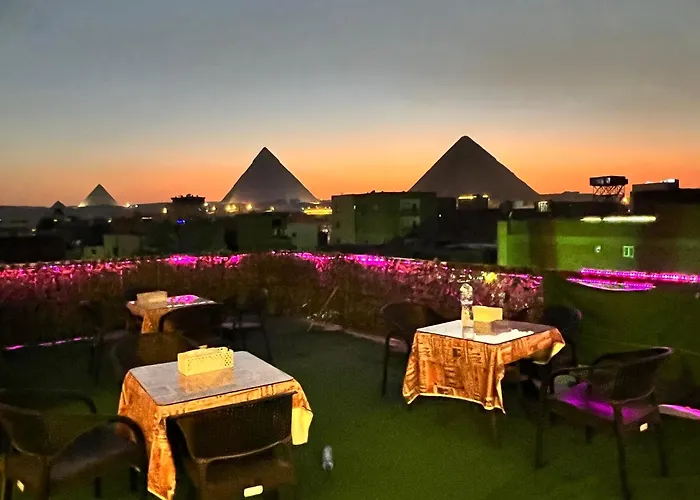 Jana Pyramids View Inn